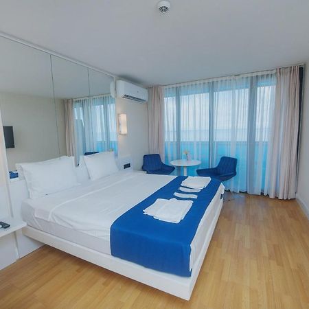 Orbi Twin Towers Batumi Aparthotel Exterior photo