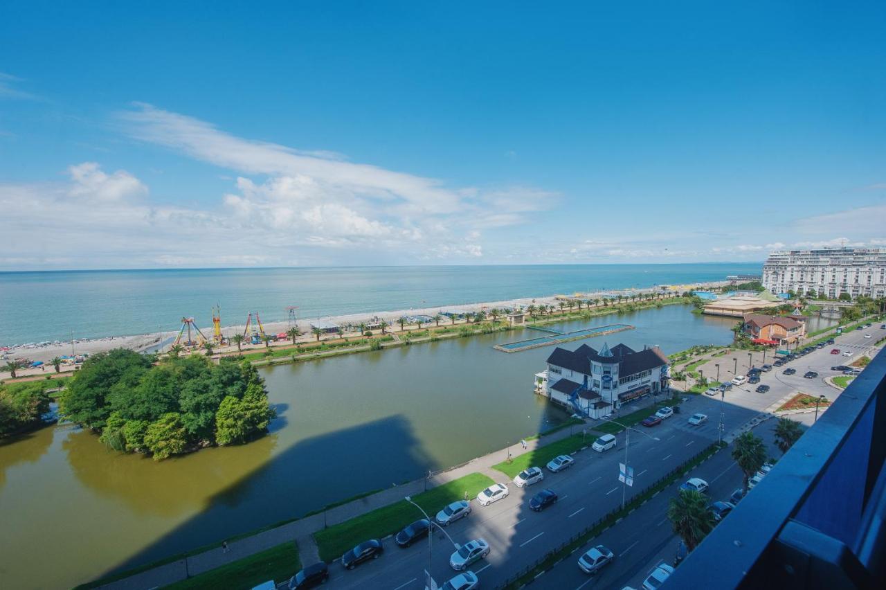 Orbi Twin Towers Batumi Aparthotel Exterior photo