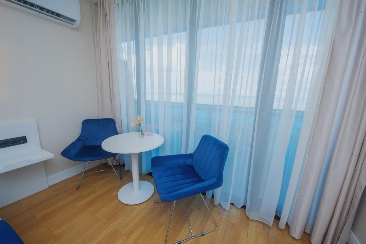 Orbi Twin Towers Batumi Aparthotel Exterior photo